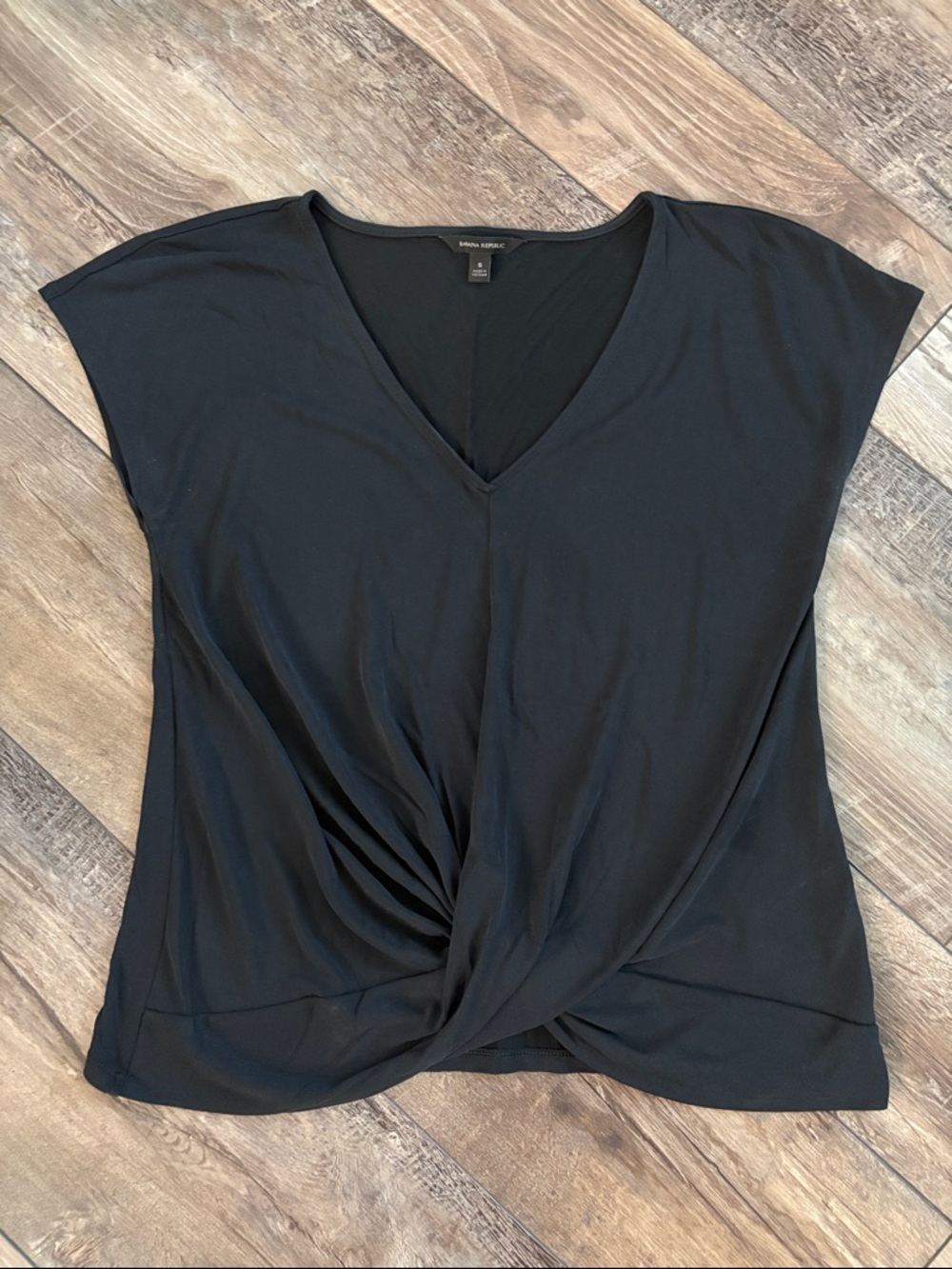 Banana Republic Black V-Neck Twist-Front Short Sleeve Top